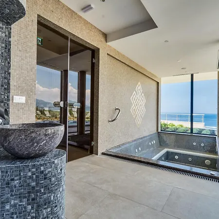 Luxury Villa *